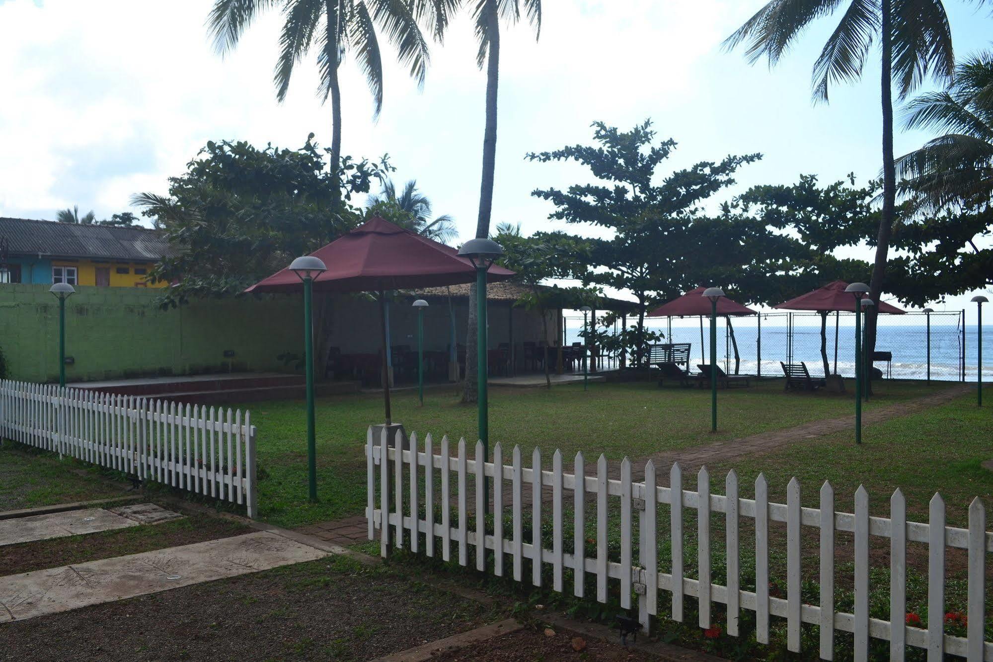 Hotel Nawathana Matara Exteriör bild